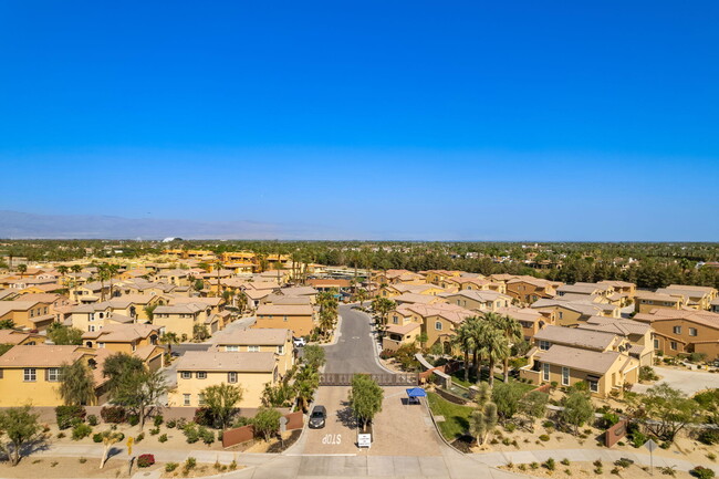 Building Photo - 52230 Desert Spoon Ct
