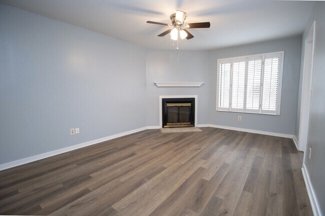 Building Photo - 3001 Village Creek Dr