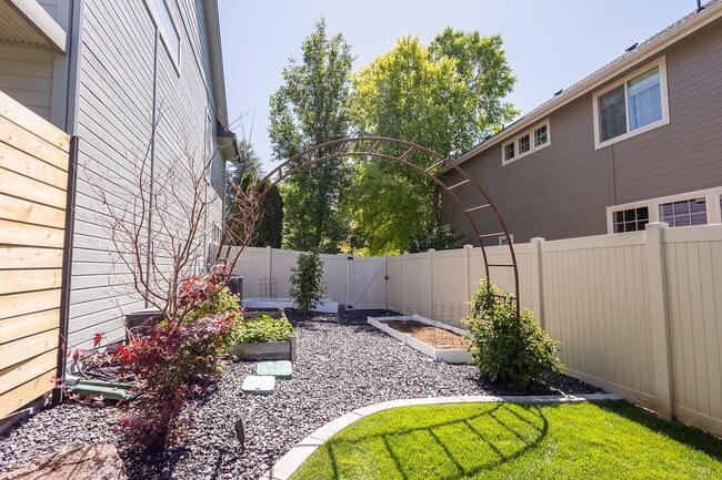 Building Photo - Stunningly Upgraded 4-Bedroom Home in Prime Eagle Location