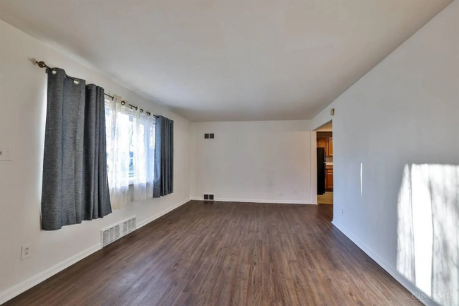 Building Photo - 5675 W Day Cir