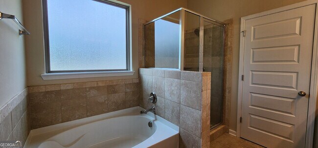 Building Photo - 525 Twelve Oaks Dr