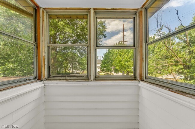 Building Photo - 954 E 239th St