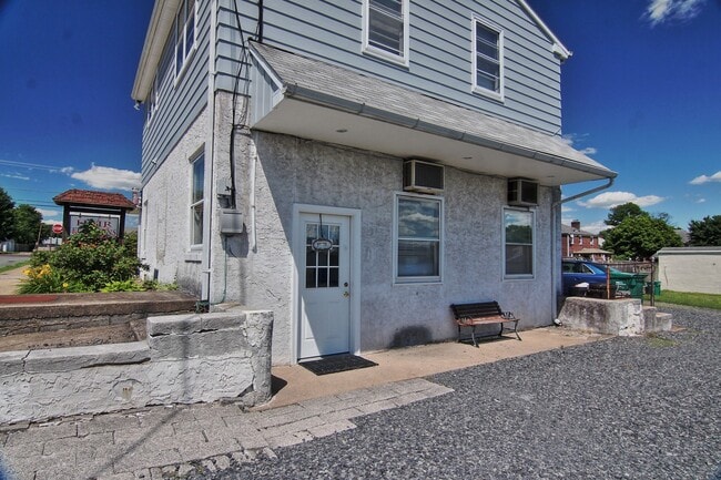 Building Photo - Fairview Street 171