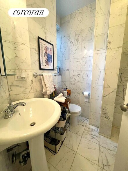 Building Photo - 240 W 98th St