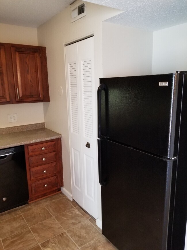 Building Photo - 1769 High School Dr