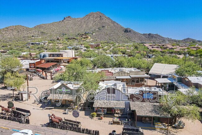 Building Photo - 6050 E Hidden Valley Dr