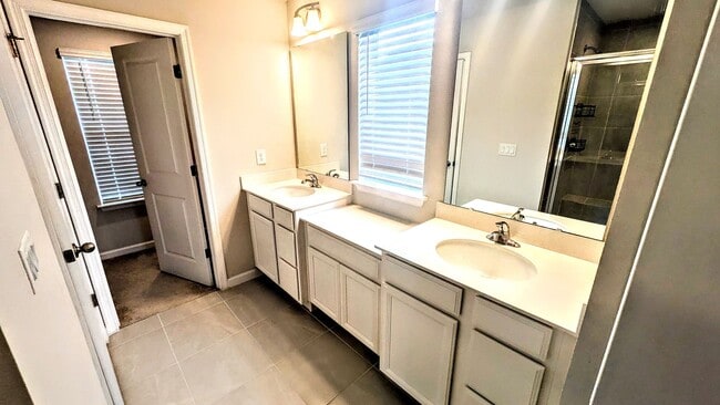 Building Photo - Annual UNfurnished NEW 4/ 2 1/2 home off State Route-70 in Bradenton