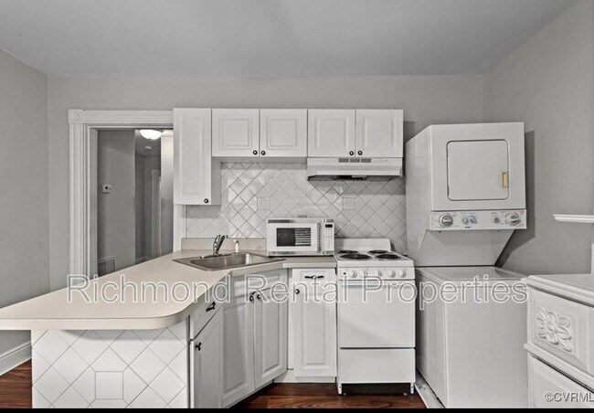 Building Photo - 1828 Parkwood Ave