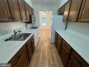 Building Photo - 5566 Burnside Dr