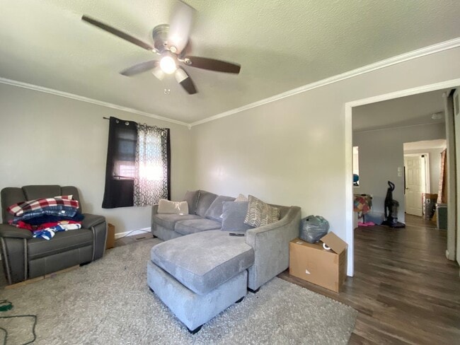 Building Photo - Updated 3 Bedroom Home in Highland, IN