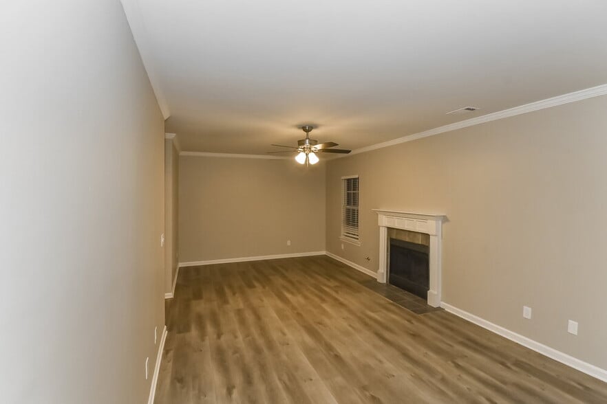 Building Photo - 7531 Sugarcreek Dr