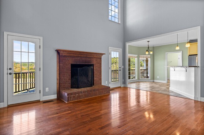 Building Photo - Greenback 37742 - 4 bedroom, 4.5 bath home...
