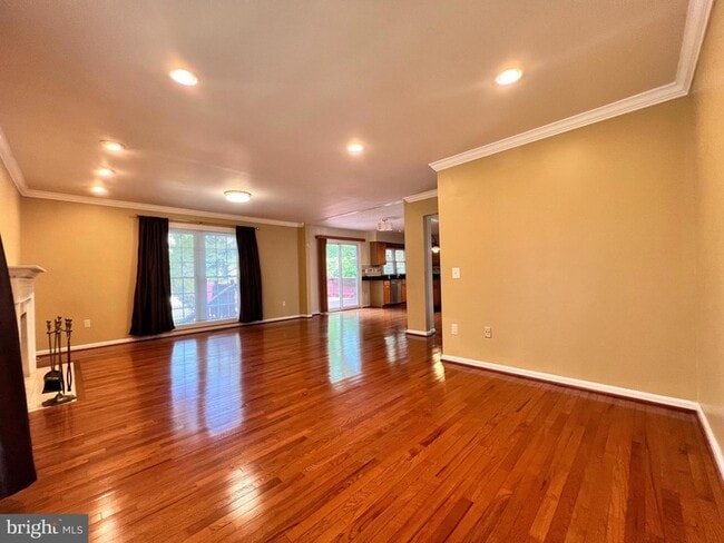 Building Photo - 8596 Trail View Dr