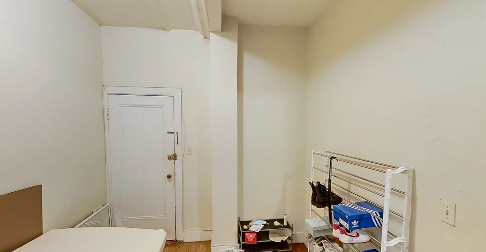 Building Photo - 126 Warren St