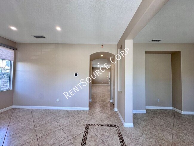 Building Photo - 5053 Woodbridge Ln
