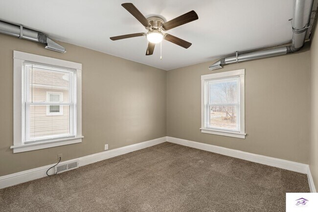 Building Photo - RENT SPECIAL!