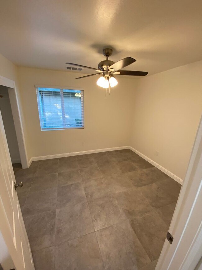 Building Photo - 1134-1140 Chinowth / 4030-4036 Tulare