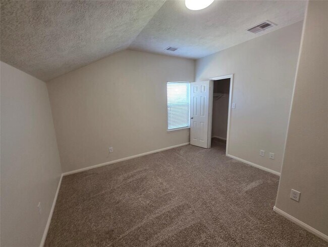 Building Photo - 22023 Cascade Hollow Ln