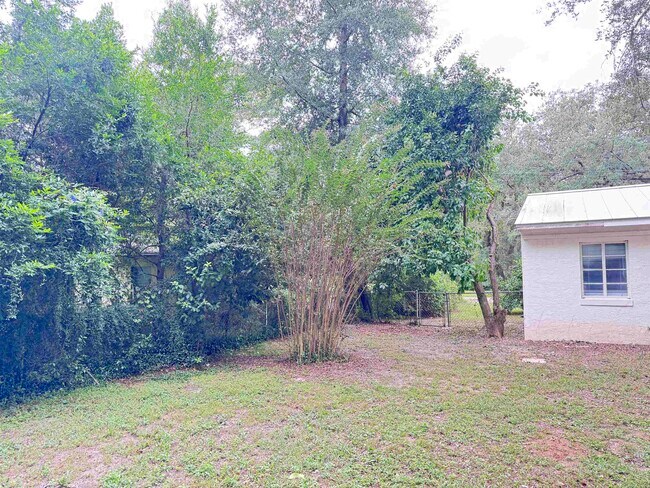 Building Photo - 3916 Cates Ave