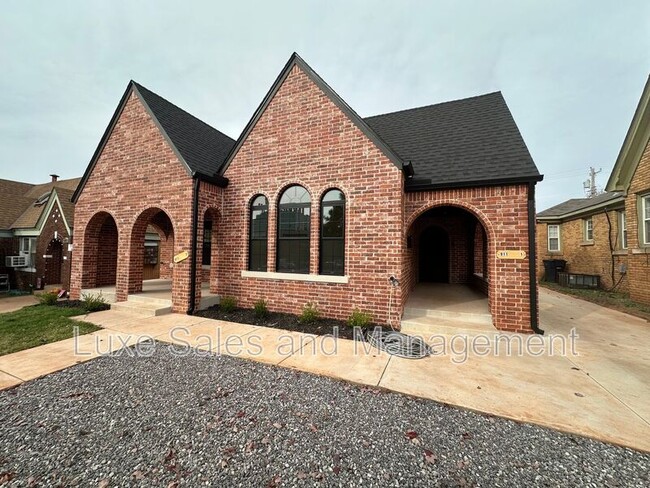 Building Photo - 911 NE 16th St