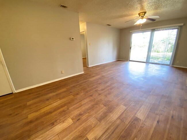 Building Photo - 11200 Renel Dr