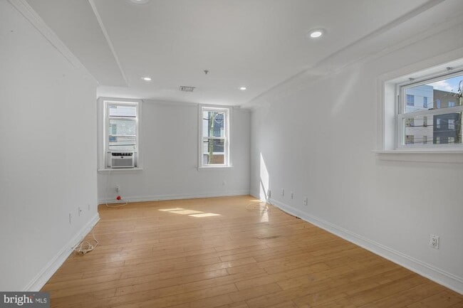 Building Photo - 2026 Ridge Ave