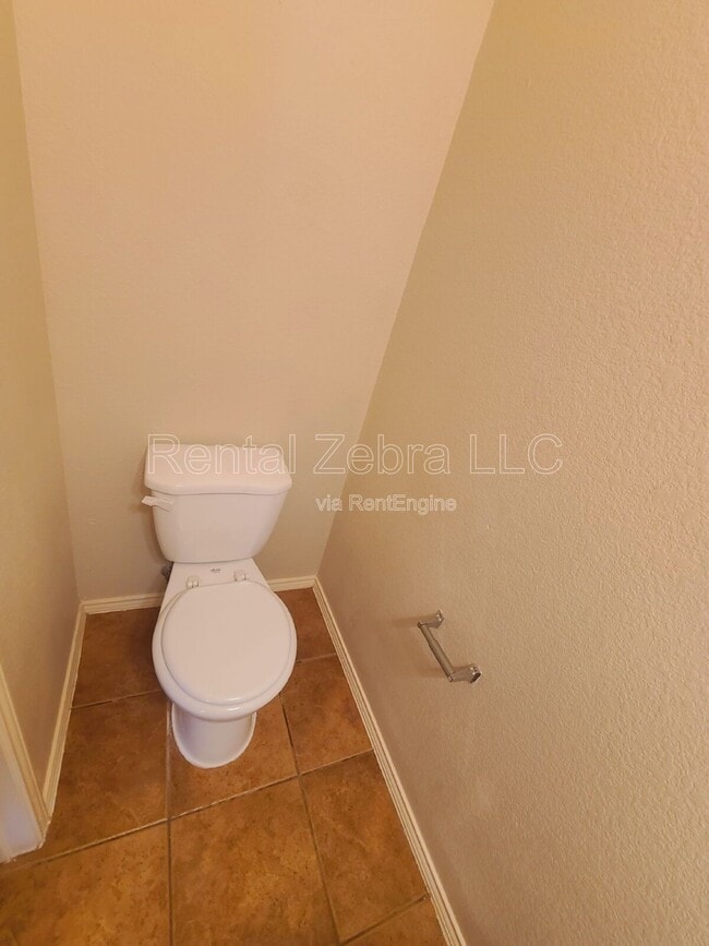 Building Photo - 8062 Raleigh Dr