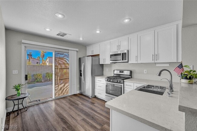 Building Photo - 2066 Dragonslayer Ave