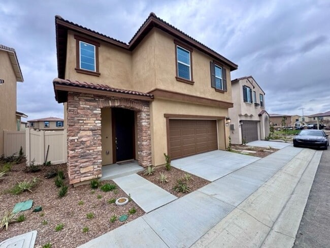Building Photo - Welcome to Your Brand New 3 Bedroom Solar Home in the Gated Willow Springs Community of Murrieta!