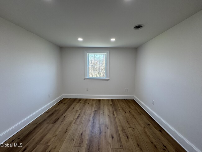 Building Photo - 675 Mac Elroy Rd