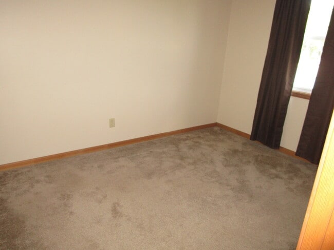 Building Photo - NEW LISTING! 2 Bedroom Duplex in Albion!!!