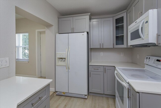 Building Photo - Modern Urban Oasis: Renovated 2 Bed/2 Bath...