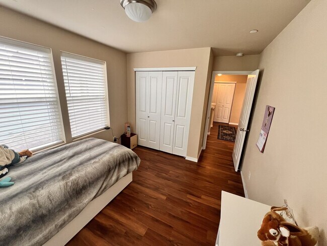 Building Photo - Spacious 3BR/2.5BA w/ Open Floor Plan, Fenced Yard, Office Nook & Garage