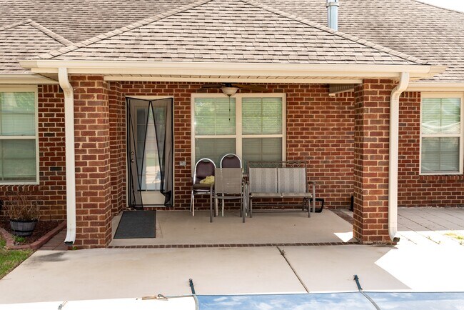 Building Photo - 2805 Slate Dr SW