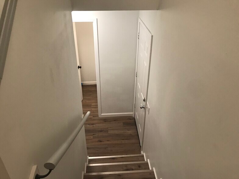 Building Photo - 1014 Kurze Ave