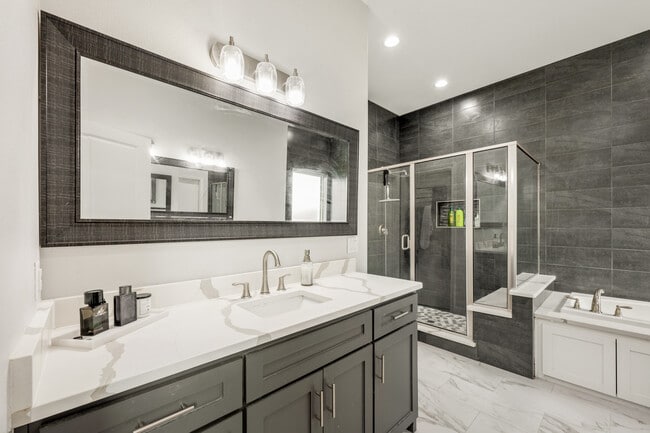 Building Photo - 7805 Pebble Beach Dr