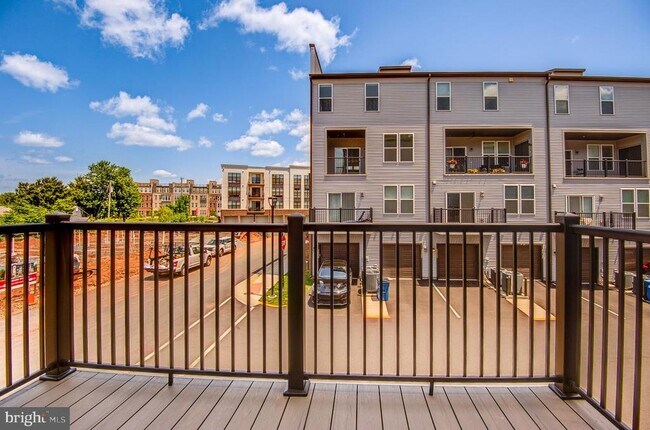 Building Photo - 43792 Middleway Ter