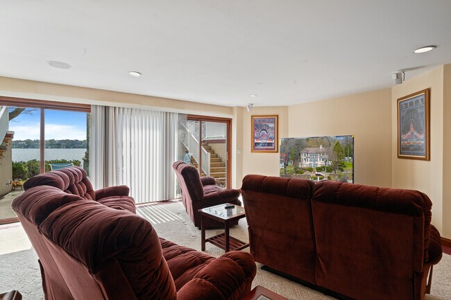 Building Photo - 2718 Willow Point Dr
