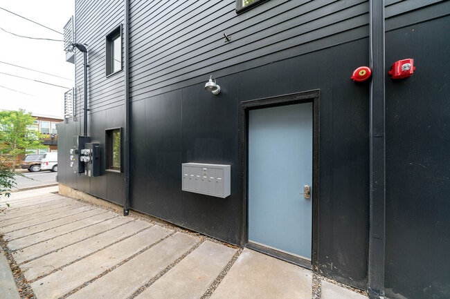 Building Photo - 2311 SE 11th Ave