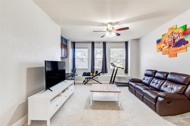 Building Photo - 2500 Charolais Ct