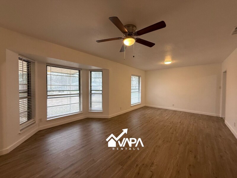 Building Photo - 4707 Dagmar Dr