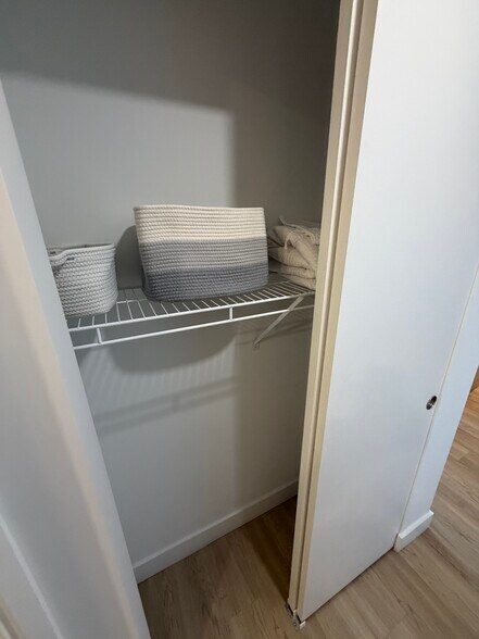 Building Photo - 342 NE 35th St