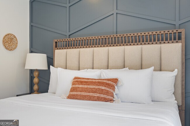 Building Photo - 17 N Wesley Ridge