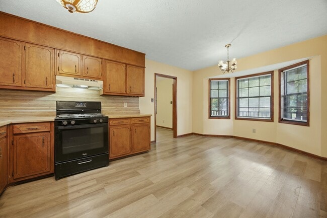 Building Photo - 1701 Rose Garden Ln