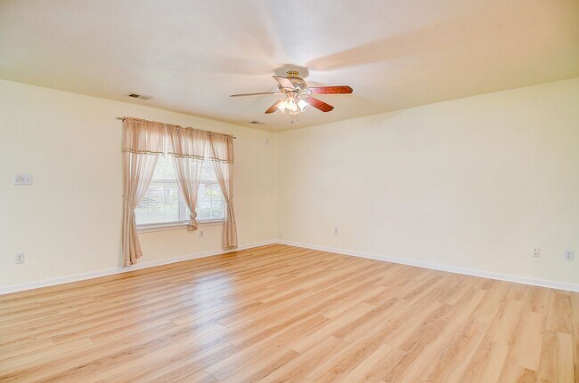 Building Photo - FOR RENT - Chesapeake in Bryant Farms / De...