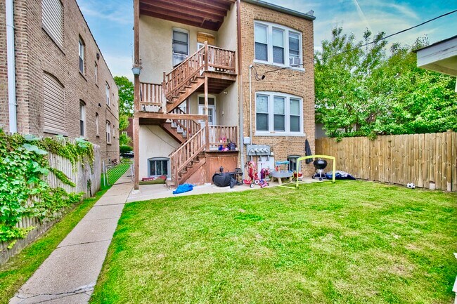 Building Photo - 6609 N Artesian Ave