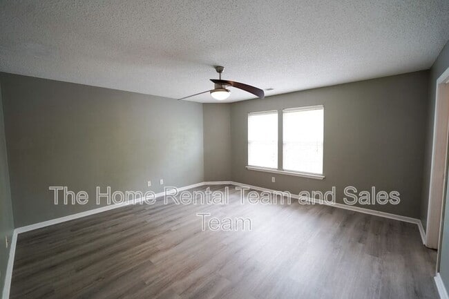 Building Photo - 8 Willow Lakes Dr