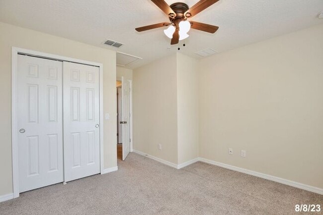 Building Photo - Beautifully Appointment 3/2.5 Modern Townh...