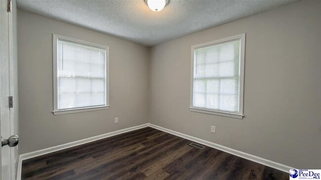 Building Photo - 1109 E Macree Terrace