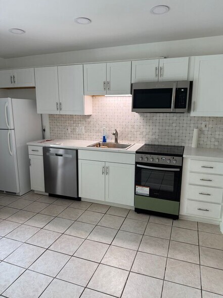 Building Photo - 1214 Barton Hills Dr
